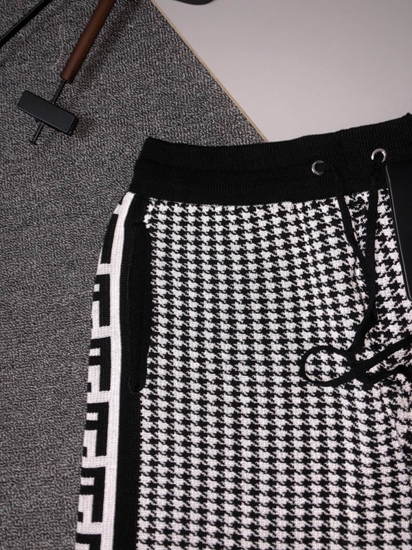 ブランドハーフパンツ側面デザイン